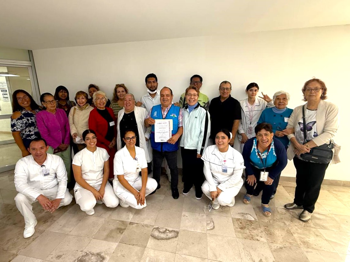 Dentro del curso de Estimulación Cognitiva 🧠 para Adultos Mayores 🧓👵, que se desarrolla en la Clínica de Medicina Familiar Aguascalientes, se brindó una plática sobre "Cultura de la Discapacidad" impartida por el especialista en la materia del DIF Municipal, José Piña Huerta.