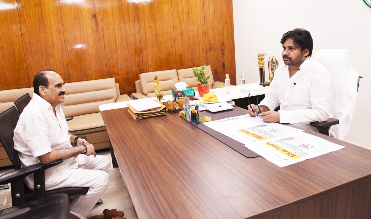 NBaluTweets's tweet photo. జనసేన అధినేత మరియు ఆంధ్రప్రదేశ్ రాష్ట్ర డిప్యూటీ సీఎం శ్రీ పవన్ కళ్యాణ్ గారిని మర్యాదపూర్వకంగా కలిసిన మాజీ మంత్రి బాలినేని శ్రీనివాస్ రెడ్డి గారు మరియు ఉమ్మడి ప్రకాశంజిల్లా జనసేన పార్టీ యువనేత బాలినేని ప్రణీత్ రెడ్డి గారు..
#janasenaparty #Pawankalyan #Balinenisrinivasareddy https://t.co/U4Ok7x1lWt