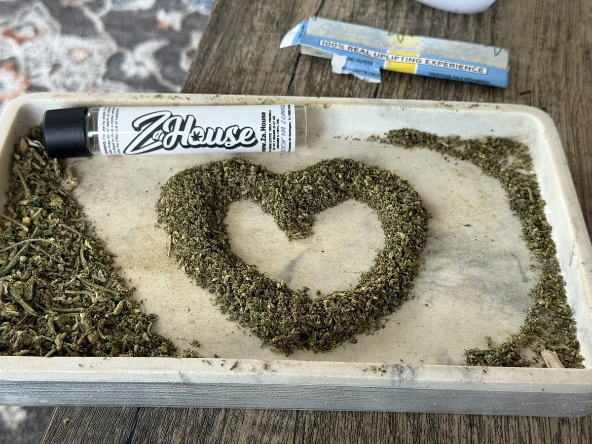ZaHouse1's tweet photo. #love to everyone in our country who needs it right now❤️ #zahouse https://t.co/wFiYfpTZ2C