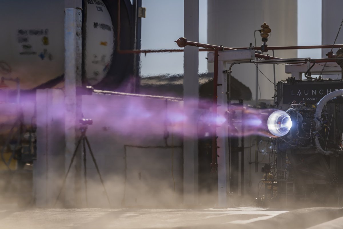 launcher's tweet image. This is what 99%+ combustion efficiency looks like for LOX/Kerosene.
Thanks to LOX cooling, E-2 doesn't require chamber film cooling. Paired with a highly efficient injector, combustion efficiency and specific impulse are maximized, boosting payload capacity and unlocking…