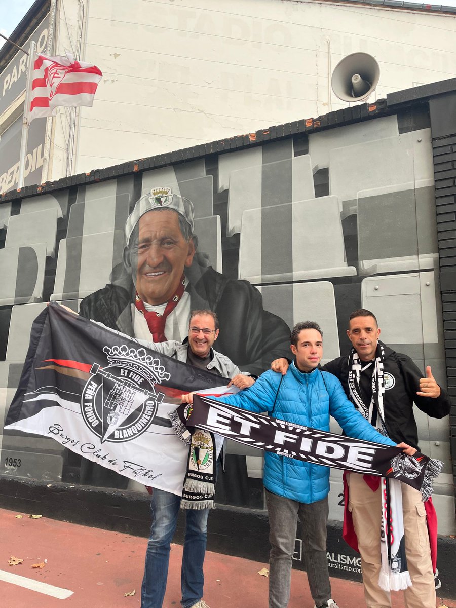 Muchas gracias a la peña de <a href="/FBEtFide/">Fondo Blanquinegro Et Fide</a> por esta preciosa bufanda que estrenamos en este #BurgosCFGranada 🤍🖤

#BCF