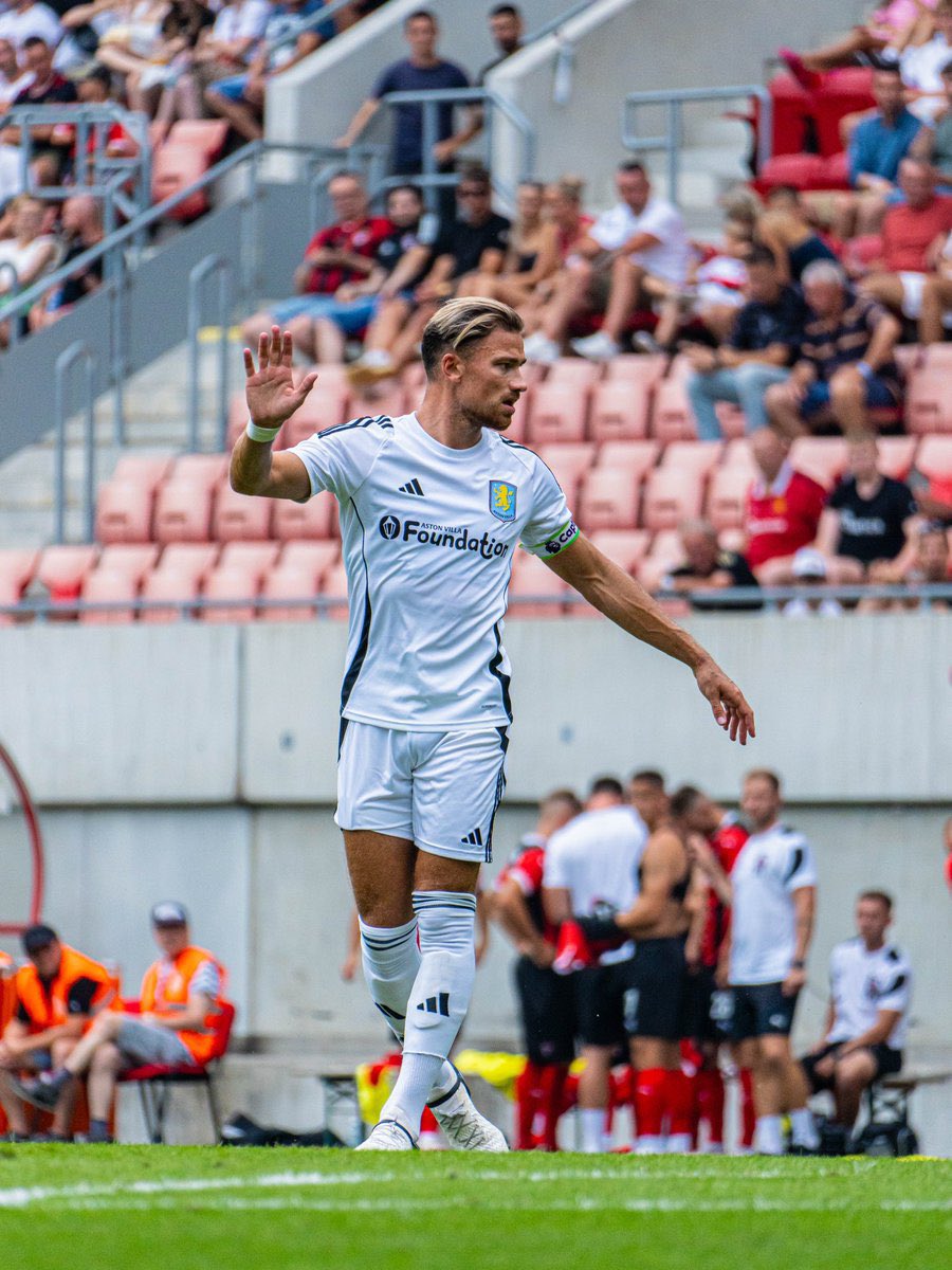 🚨 BREAKING: Matty Cash will NOT travel to Paris as Aston Villa know he will NOT win the Ballon d’Or.

No one from Aston Villa’s team will attend the ceremony except Marco Bizot.

{<a href="/FabrizioRomano/">Fabrizio Romano</a>} #avfc