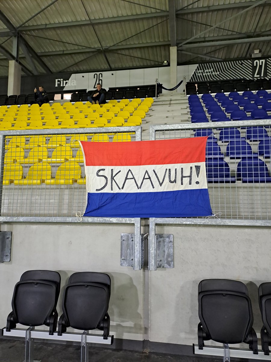 HHM058's tweet photo. Mijn spandoekje zie ik hangen bij de uitwedstrijd tegen Jong Utrecht. Wil de persoon die deze heeft meegenomen hem komende vrijdag bovenin vak 26 komen inleveren? Dank alvast! 

#cambuur #jutcam https://t.co/WQ9sb6B4RR