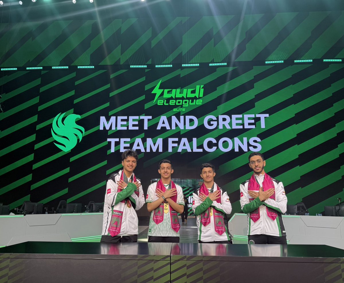 جانب من حضور الجماهير — بعد تحقيق الـثـلاثي لقب الميجر الثالث من <a href="/SaudieLeague/">الدوري السعودي للرياضات الإلكترونية</a> للعبة روكيت ليق!🦅🥇

— شـكـرًا لـكـم جميعًا على حضوركم ودعمكم 🤝

#شجع_الأخضر || #FalconsAreHere