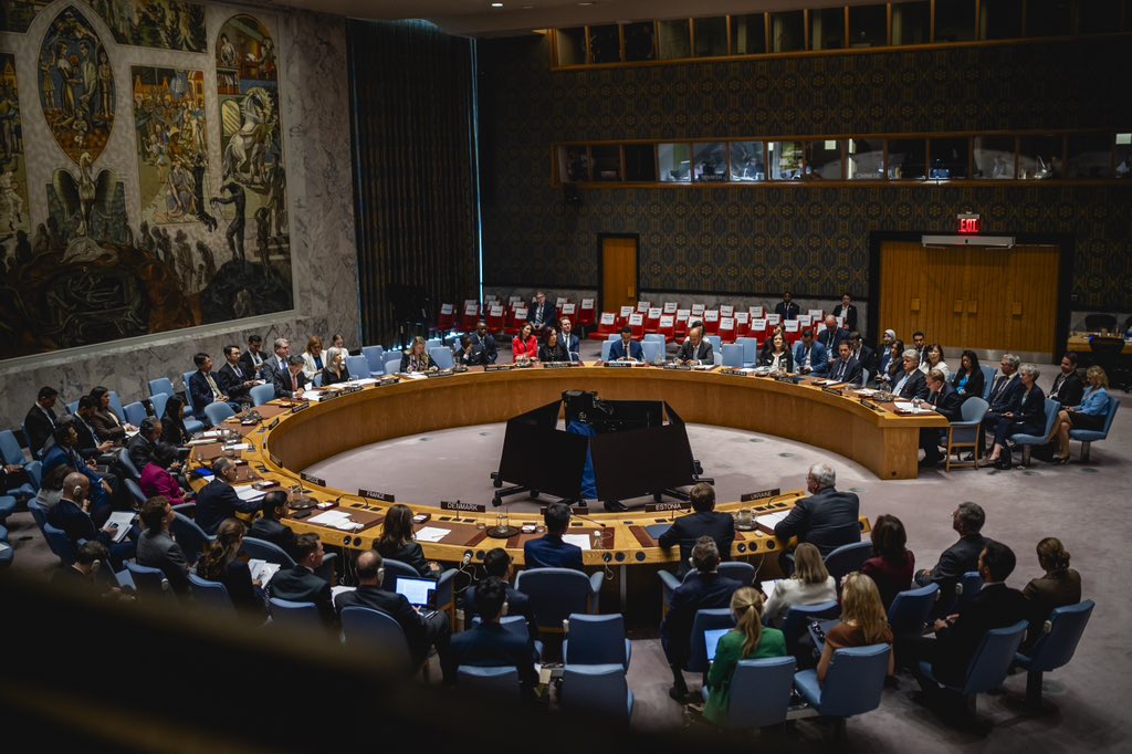 AuswaertigesAmt's tweet image. Die Ereignisse vom Freitag sind eine weitere gefährliche Eskalation durch #Russland. Ohne Grund hat Russland in #Estland die territoriale Integrität eines seiner Nachbarn verletzt und damit eines der Grundprinzipien der UN-Charta. – @AussenMinDE im UN-Sicherheitsrat. 1/4