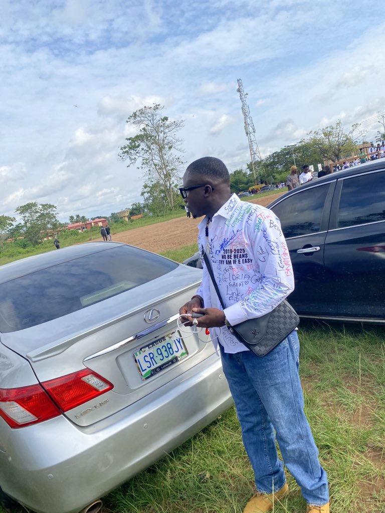 Sins_blubolt's tweet photo. Signed out of The FEDERAL UNIVERSITY OF TECHNOLOGY, AKURE (FUTA) today🙌🏽
6 yrs of waiting.
10/10 stressful semesters was completed.
Above all Oluwaseun..
Alhamdulillah🤲🏽 na God run am
No retreat, no surrender 😂
#finalyearstudent #futarian
@FutaBro @vicimusfutaxxiv https://t.co/gUnsM22Wl5