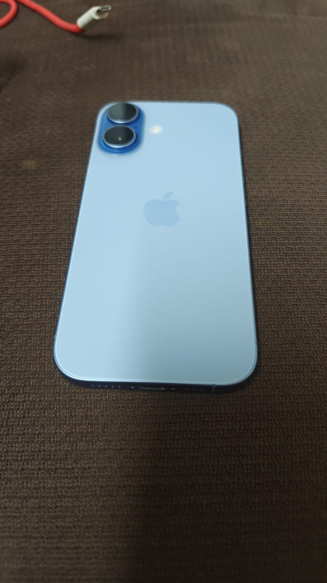 shreyshtyle's tweet image. Hello hello from the newest member in the family… #iPhone17 

Upgraded from iPhone 14 &amp;amp; must say this feels snappy &amp;amp; premium. #AppleEvent
