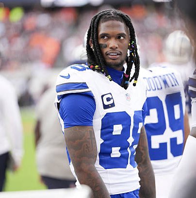 AdamSchefter's tweet photo. Cowboys WR CeeDee Lamb suffered a high ankle sprain during Sunday’s loss to the Bears that makes him unlikely to play Sunday night vs. the Packers, per sources. The Cowboys want to see how Lamb is doing the next 10-14 days before making further determinations about his status. https://t.co/Md7TDwp5Fy