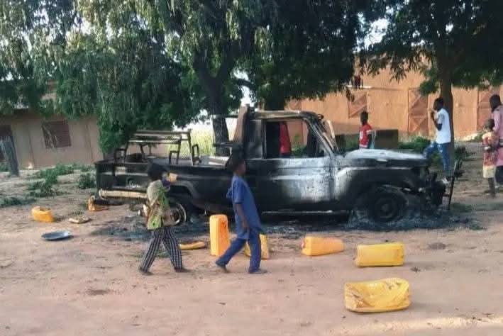 aboubacarybarma's tweet photo. #Niger 🇳🇪#Insécurité
7 soldats tombés, un civil tué et 22 terroristes neutralisés dans une #attaque_terroriste, jeudi 18 septembre dernier à #Doubalma, 50 km de #Doutchi, dans la région de #Dosso, frontière #Nigeria. L'information a rapportée ce weekend par l'armée (#FAN). https://t.co/tf0oRnefOh