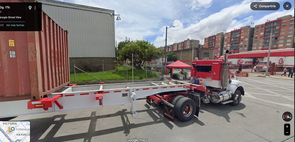 AssaneD61961508's tweet photo. @NoticiasCaracol En barrio Hayuelos, calle 13 carrera 88. Ni siquiera hace falta salir a la calle para tomar registro fotográfico.  Basta con ir a Google maps para evidenciar la costante invación de las vias publicas, ya que ENVÍA hace uso indebido de esos espacios públicos como parqueadero 24 Hr https://t.co/llfNvVKSdz