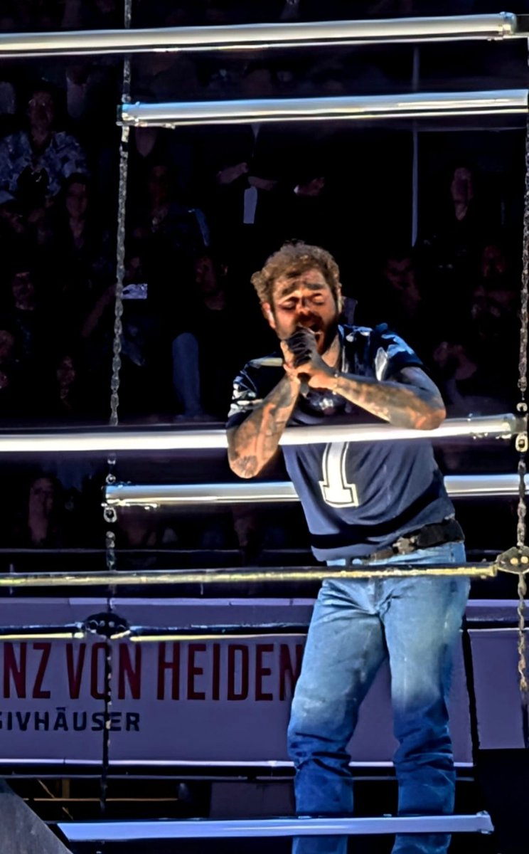 Botschetweets's tweet image. Hey ya'll 
I do need the Tour exklusive Vinyl "F1 trillion Long bed" really bad 
Does anybody sell me one pls? I was in Hanover and it was sold out... 😢 thank you so very much ♥️
@PostMalone_Fans
@PostMalone 
#postmalone 
#posty
#bigassworldtour