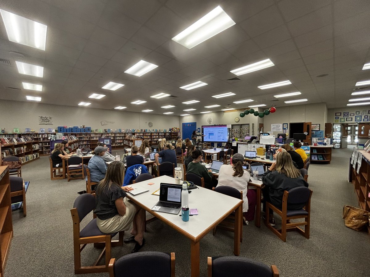 Lindsay Whaley tweet media