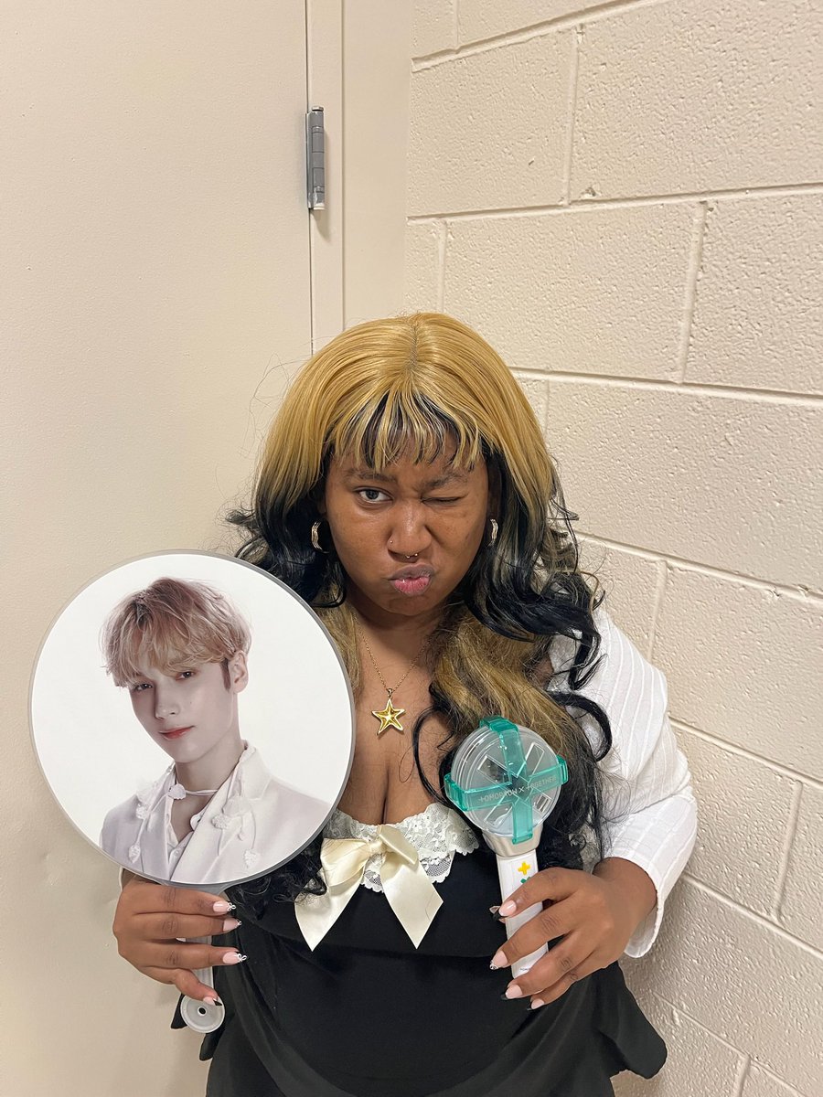 blackctrls's tweet photo. hot girls love TYUNNING

#TXT_IN_ROSEMONT #ACT_TOMORROW #ACT_TOMORROW_IN_Rosemont #ACT_TOMORROW_IN_US https://t.co/xakviLxrgn