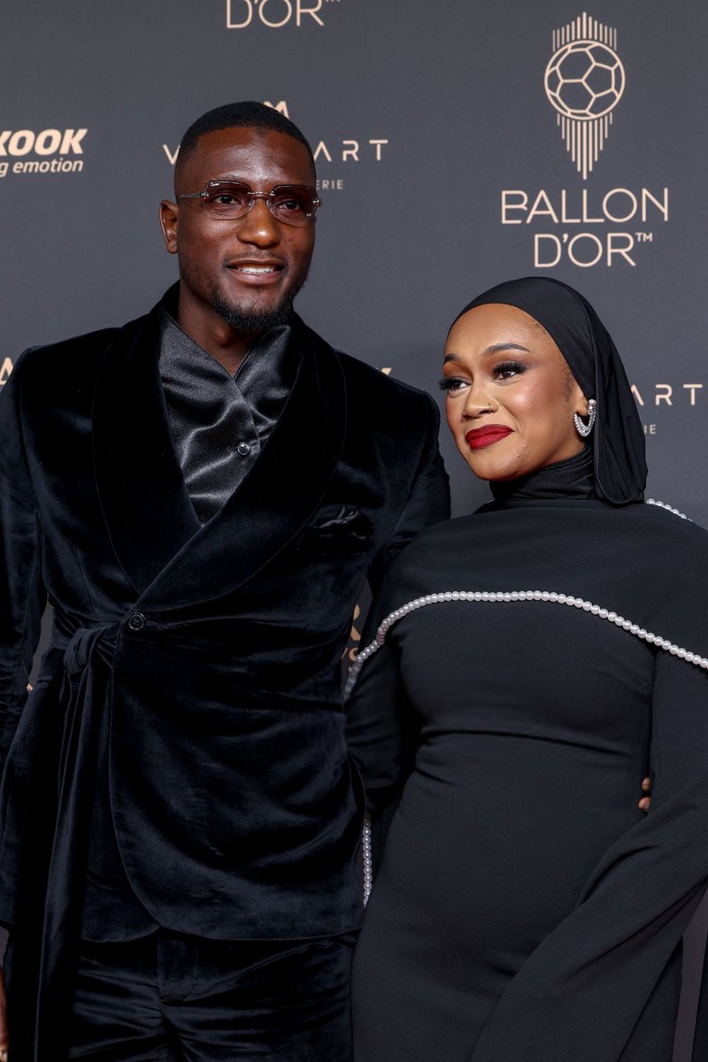 Serhou Guirassy et sa femme sur le tapis rouge de la 69ème cérémonie du Ballon d'Or. ❤️