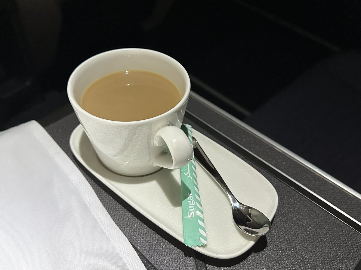 bellendmusk's tweet image. Gulf Air #Bahrain 🇧🇭
предлагает завтрак.
Шакшуку есть очень даже можно, а кебаб очень солёный — на выброс.
Обслуживание на борту суперское 👍🏻
#BusinessClass