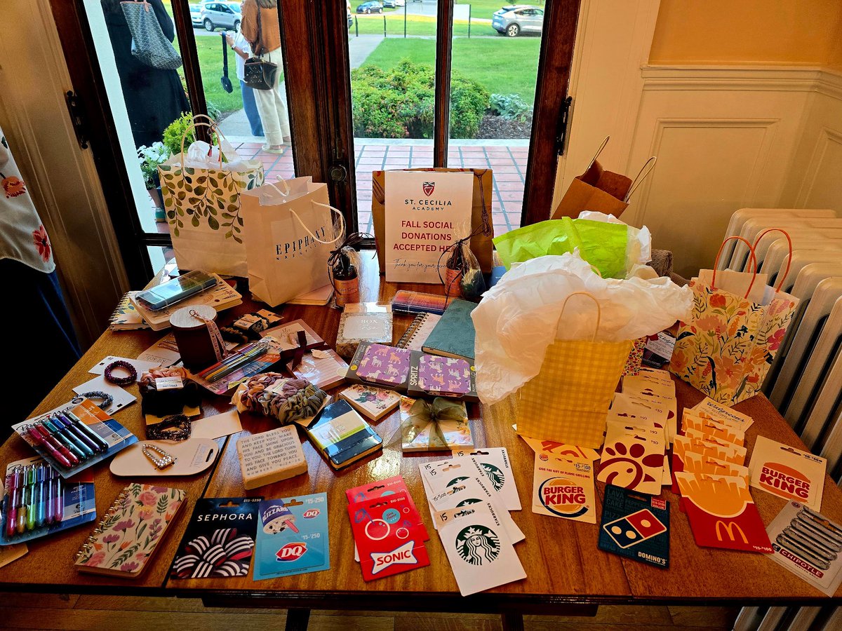 escobarforjudge's tweet image. A huge thank you to the amazing St. Cecilia Academy alumni who came to the SCA Fall Social and 
donated thoughtful gifts for the participants of Athena&apos;s Court. I am so grateful to St. Cecilia for allowing and supporting this drive. #scarabnation #AthenasCourt #WingsFoundation