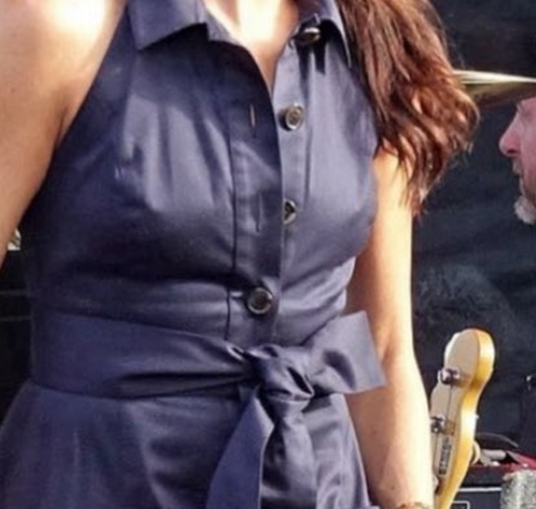 bornfirstkindly's tweet photo. Many of us are not in the best shape we could be but what is the point of this? Markle has access to the best designers and can afford excellent tailoring and the very best clothing.
Why does she continue to do this to herself?

#GetATailor #MarkleNeedsHelp https://t.co/2A1jfvpt4q