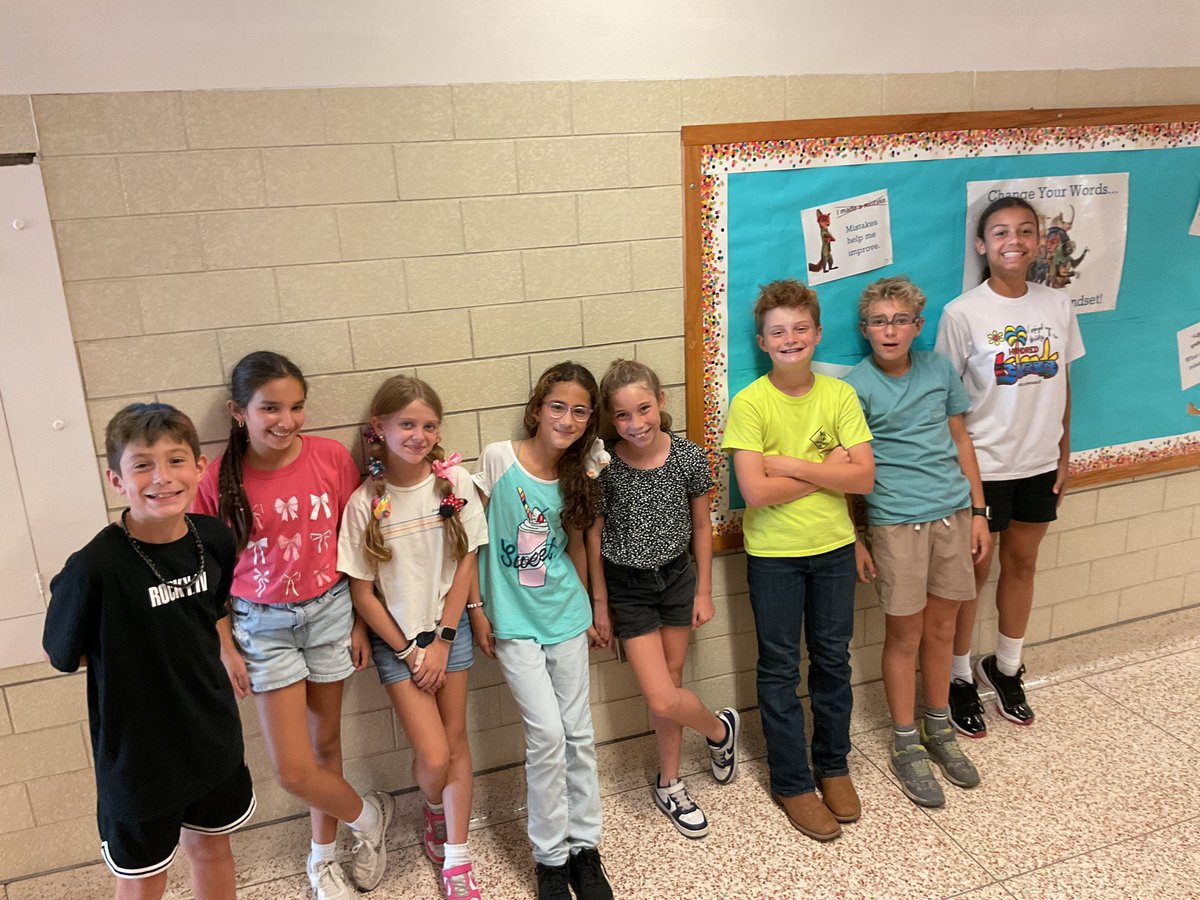 SAESTitans's tweet image. We kicked off Spirit Week with Messy Hair Monday!

Tomorrow’s dress theme is Tie-Dye Tuesday!