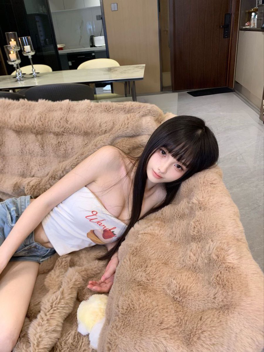 福利姬灵灵全球cos外围经济（全国独家资源）分享的黄推图片2 - 网红私拍内容