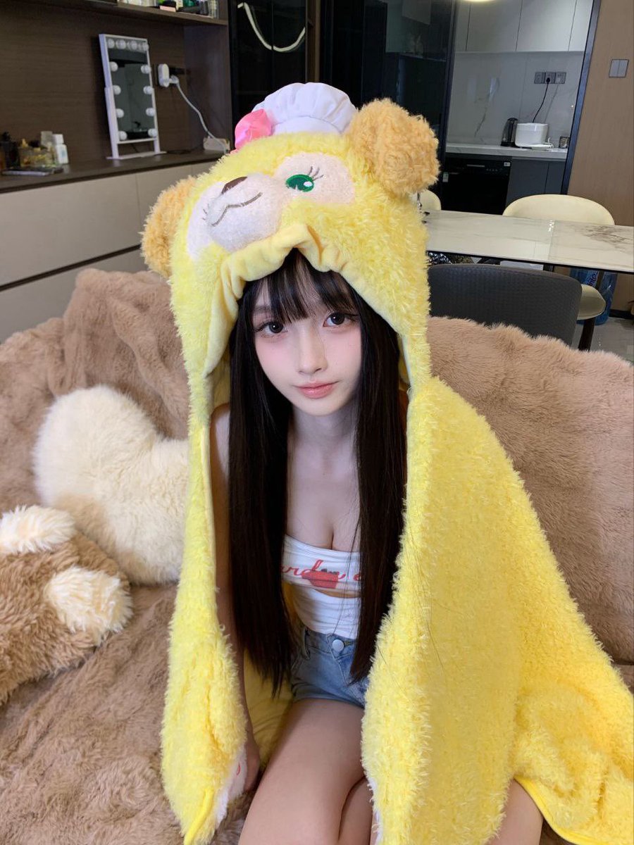 福利姬灵灵全球cos外围经济（全国独家资源）分享的黄推图片4 - 网红私拍内容