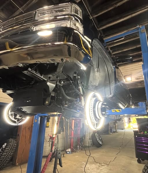 @duncan_powder_coating hooking up some of our super bright 10 rows 🔥‼️🚨

GET SPONSORED BY Overkill Lighting LLC! Apply today at carsponsors.com/application/