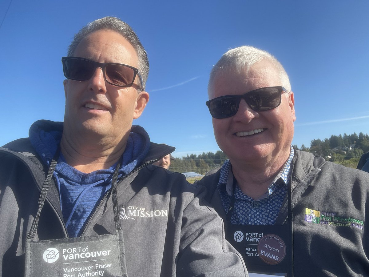 bootstrap20's tweet image. Great visit to @NorthStarOrg in Central Saanich. When people say farming needs huge swaths of land, they haven’t seen places like this. 10 acres, 15 workers , 100% organic, runs all year. 

Great to see @mmanion_mike - as always - learning about how we can strengthen agriculture.