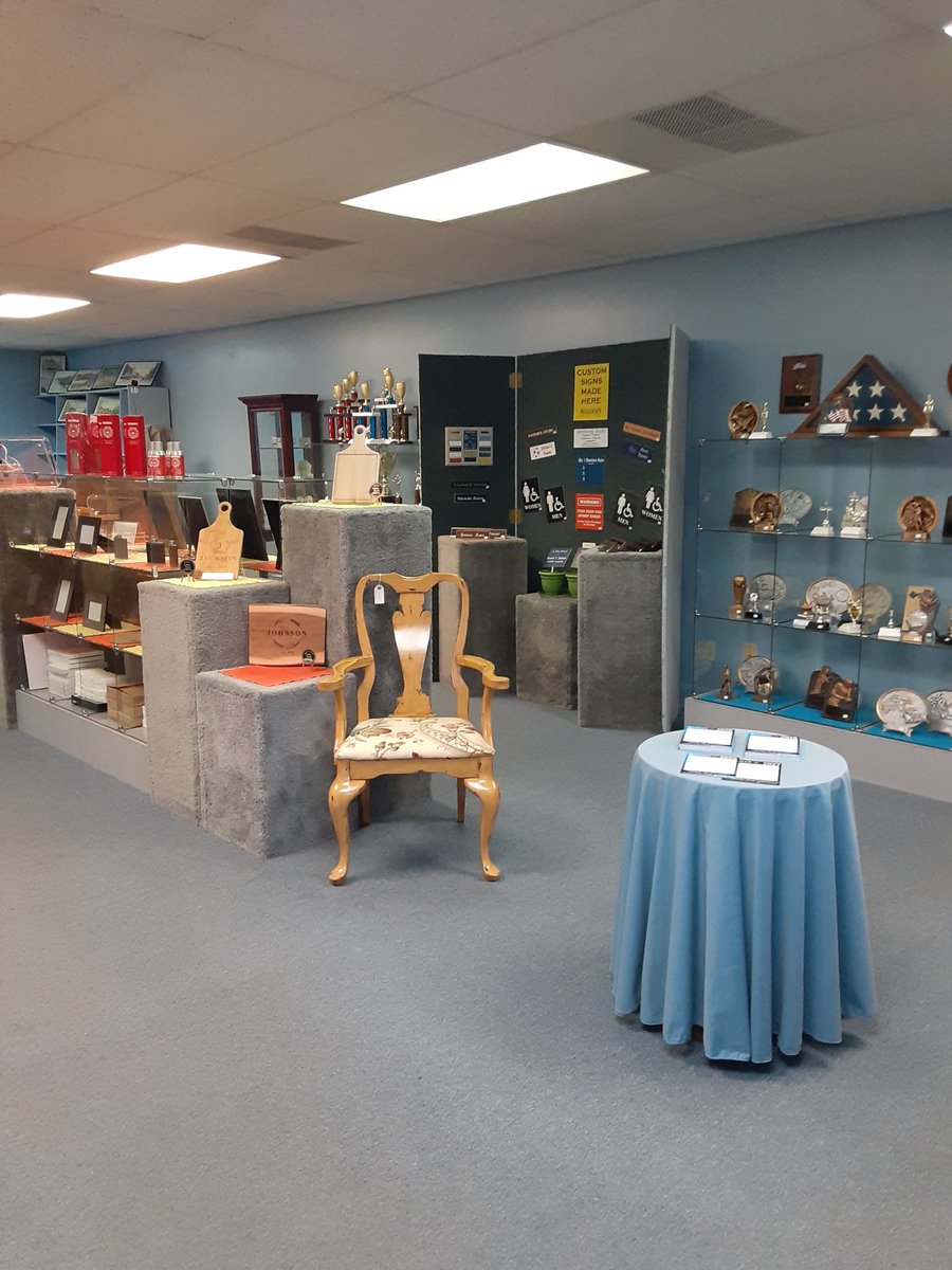 BullocksEngrave's tweet image. A peek at our showroom!  Visit our website or our showroom!

#awards #engraving #BullocksEngraving