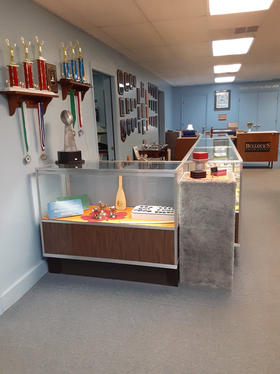 BullocksEngrave's tweet image. A peek at our showroom!  Visit our website or our showroom!

#awards #engraving #BullocksEngraving