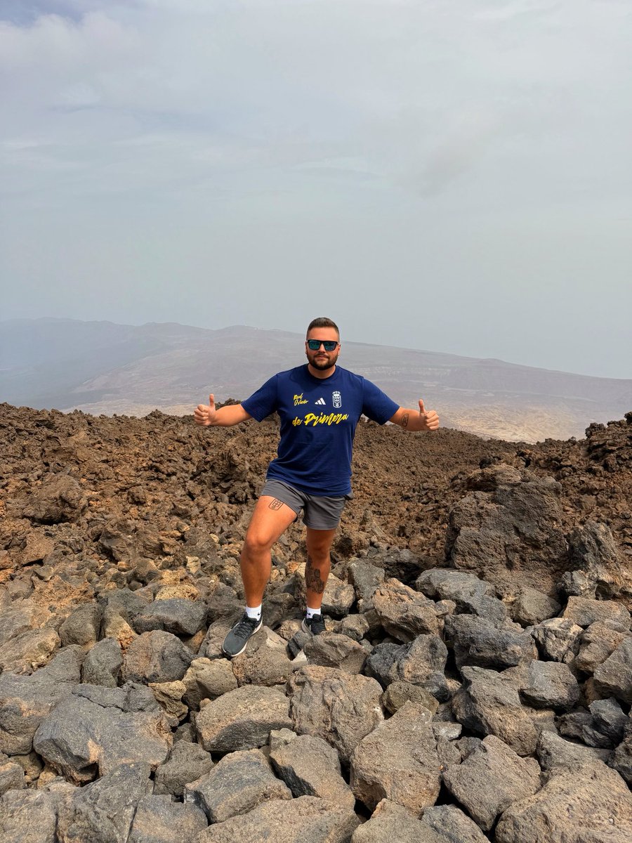 JamieLockwood_'s tweet photo. @RealOviedo #VeranoOviedista
📍Volcán Teide, Tenerife 🌋
(3,555 metros sobre el nivel del mar 😎) https://t.co/nBpcJ3ppzl