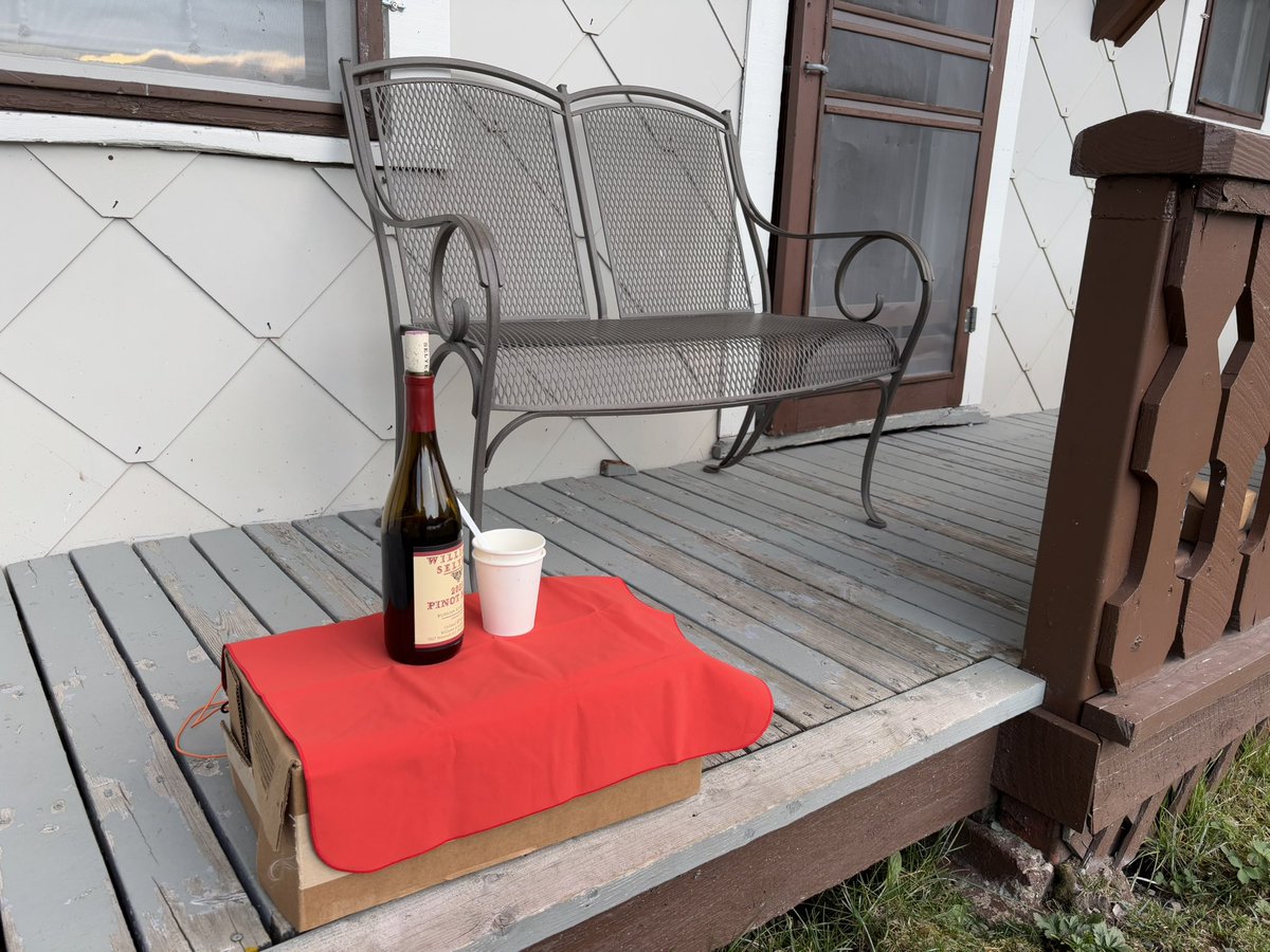 charlieb_lucy's tweet image. 一番好きなホテルチェーンはと聞かれると躊躇わずハイアットと答えますが一番好きなホテルはというとMany Glacier Hotel しか勝ちません、今のところは。