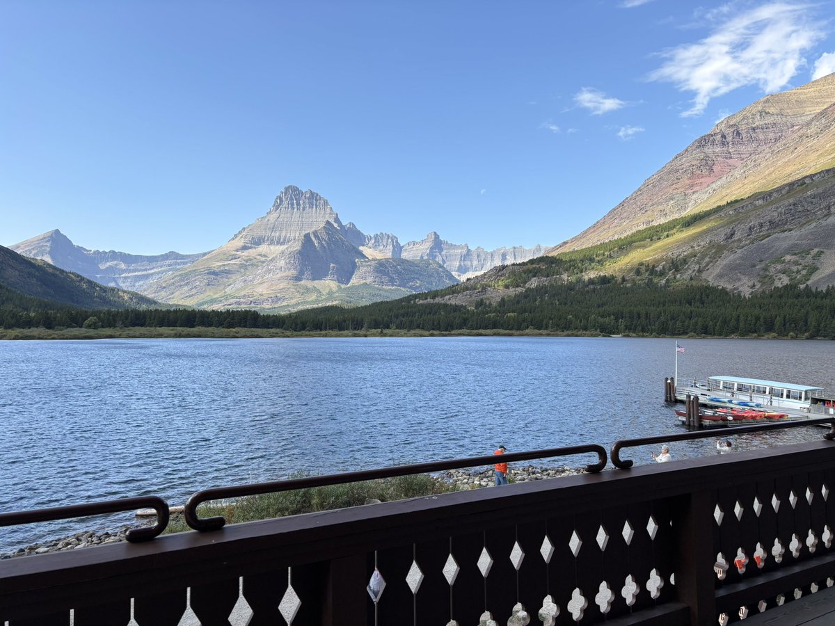 charlieb_lucy's tweet image. 一番好きなホテルチェーンはと聞かれると躊躇わずハイアットと答えますが一番好きなホテルはというとMany Glacier Hotel しか勝ちません、今のところは。