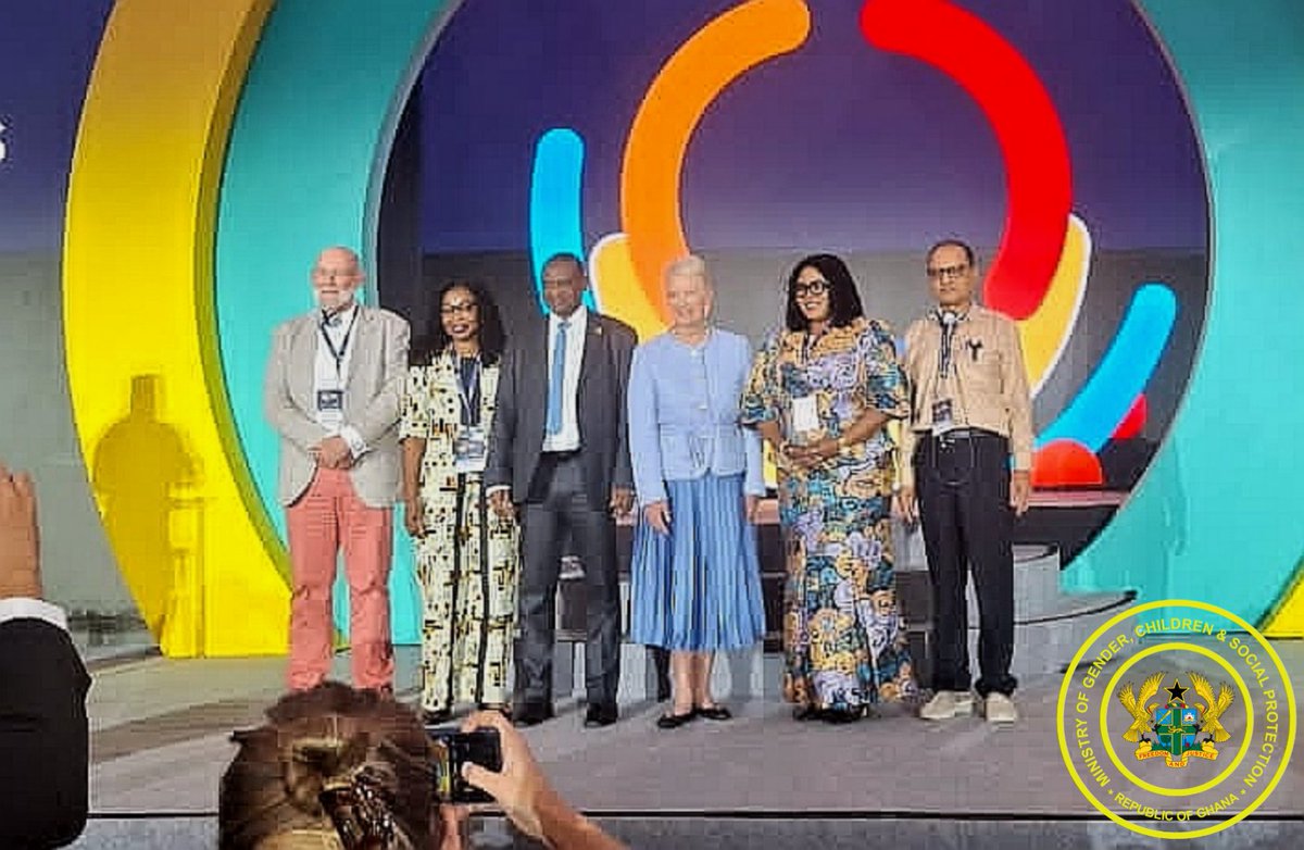 MoGCSP_Ghana's tweet image. The Minister, Hon. Dr. Agnes Naa Momo Lartey led Ghana&apos;s delegation to the 2nd #GlobalSummit on #SchoolMeals Coalition in #Brazil, showcasing Ghana&apos;s progress in providing nutritious meals to 4.2 million children in 12,000 schools!