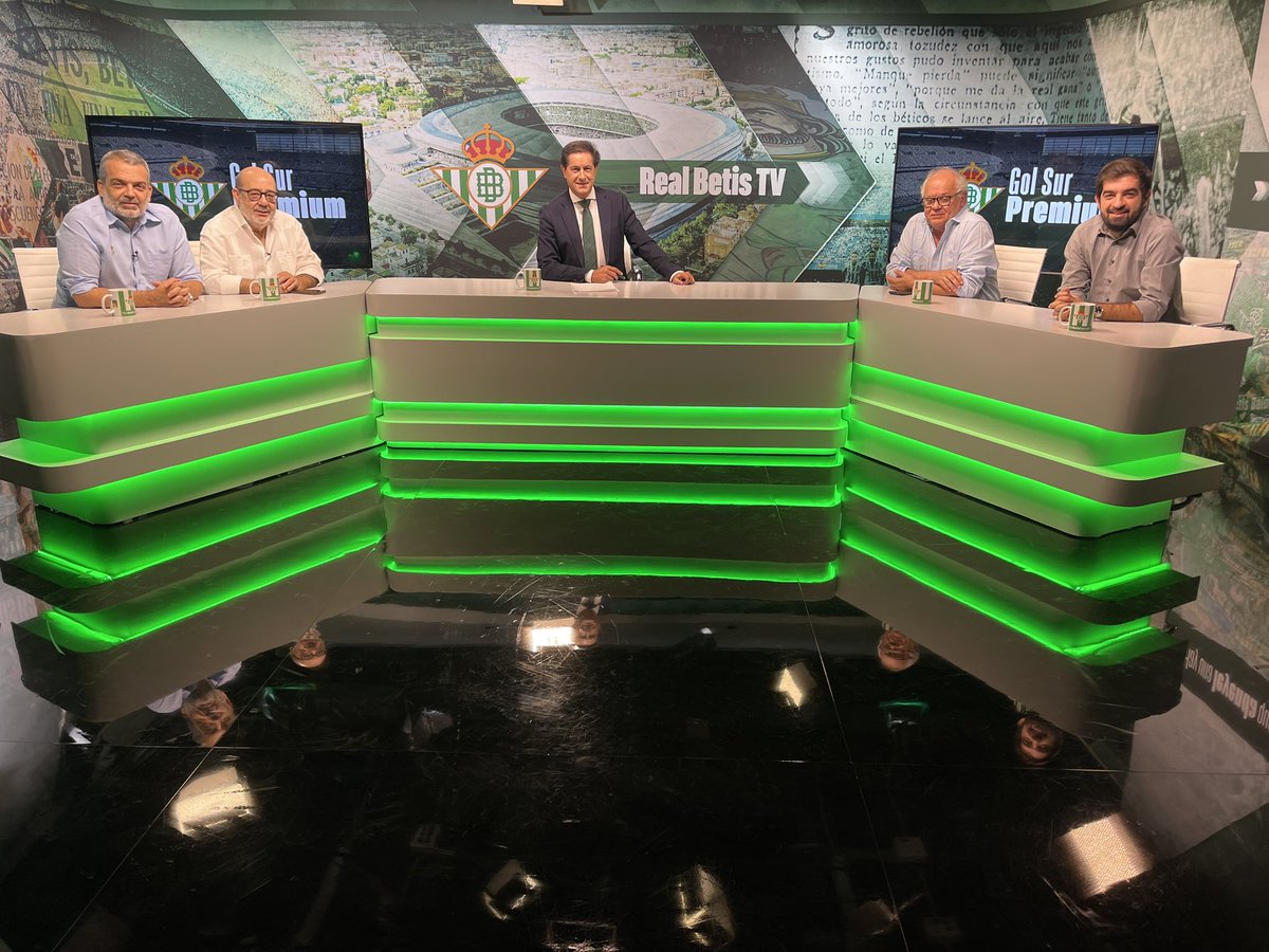 Preparados. A las. 21.00 horas. #GolSurPremiun con Juan Salas, Manolo Rodríguez, Pepe Elías, Santi Roldán y Juan Bustos. #RealBetis