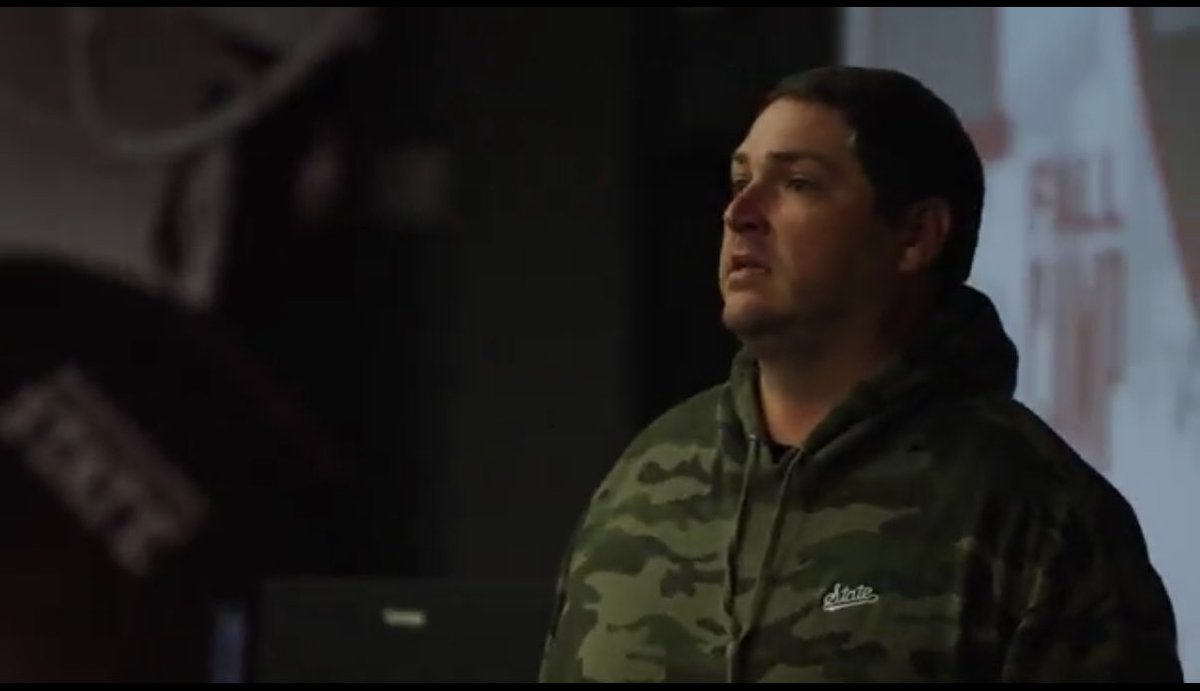 Have had a lot of people asking about this hoodie on Jeff Lebby. This team-issued hoodie is made by Deep South and Co. and you can buy it today. 

stores.deepsouthandco.com/hailstatestore…