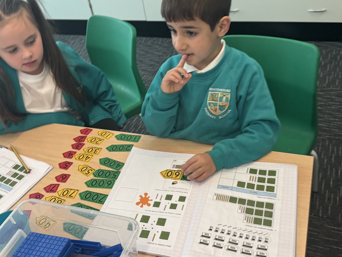 whitehouseps's tweet image. Wandered into some lovely practical maths this morning in Year 3.

#practicalmaths