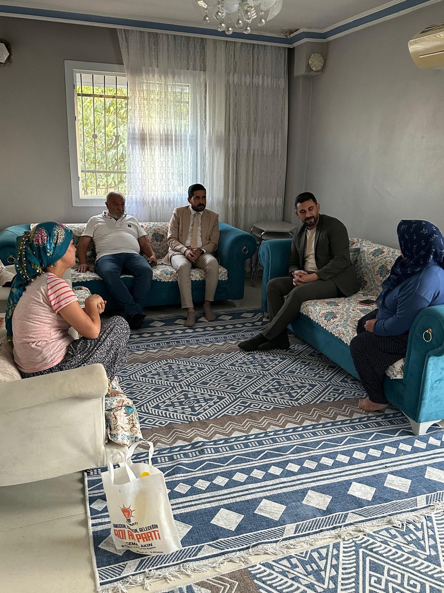 İlçe Başkanımız Sn. Cemal Akın ile birlikte Şambayadı mahallemizdeki Sabriye ve Ayşe teyzemizi ziyaret ettik.Güzel yürekleriyle bizleri onurlandırdılar. Güleryüzleri ve duaları gücümüze güç katıyor. Durmadan yorulmadan Çukurova’mız için çalışmaya devam edeceğiz.