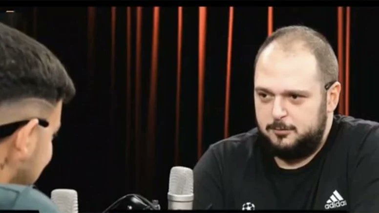 kisadalgamedya's tweet image. ⚫️ Boğaç Soydemir ve Enes Akgündüz hakkında gözaltı kararı

YouTube'de yayınlanan Soğuk Savaş programının sunucusu Boğaç Soydemir ve programa konuk olan Enes Akagündüz hakkında "halkı kin ve düşmanlığa tahrik veya aşağılama" iddiasıyla gözaltı kararı verildi.