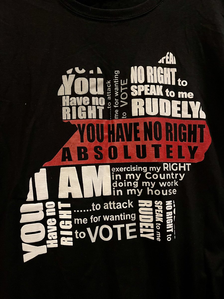 AppelezmoiKizza's tweet photo. I made a tee with these words from Jajja’s speech during last election. Mbu mwari mutisatisa abawagizi be…🤭 Oba abijukira?! 😂 Nolwensonga eyo; temukirizibwa wade okumukanga.
#GoAndVote
#ObululuTebutwawula https://t.co/vmcORcBo4D