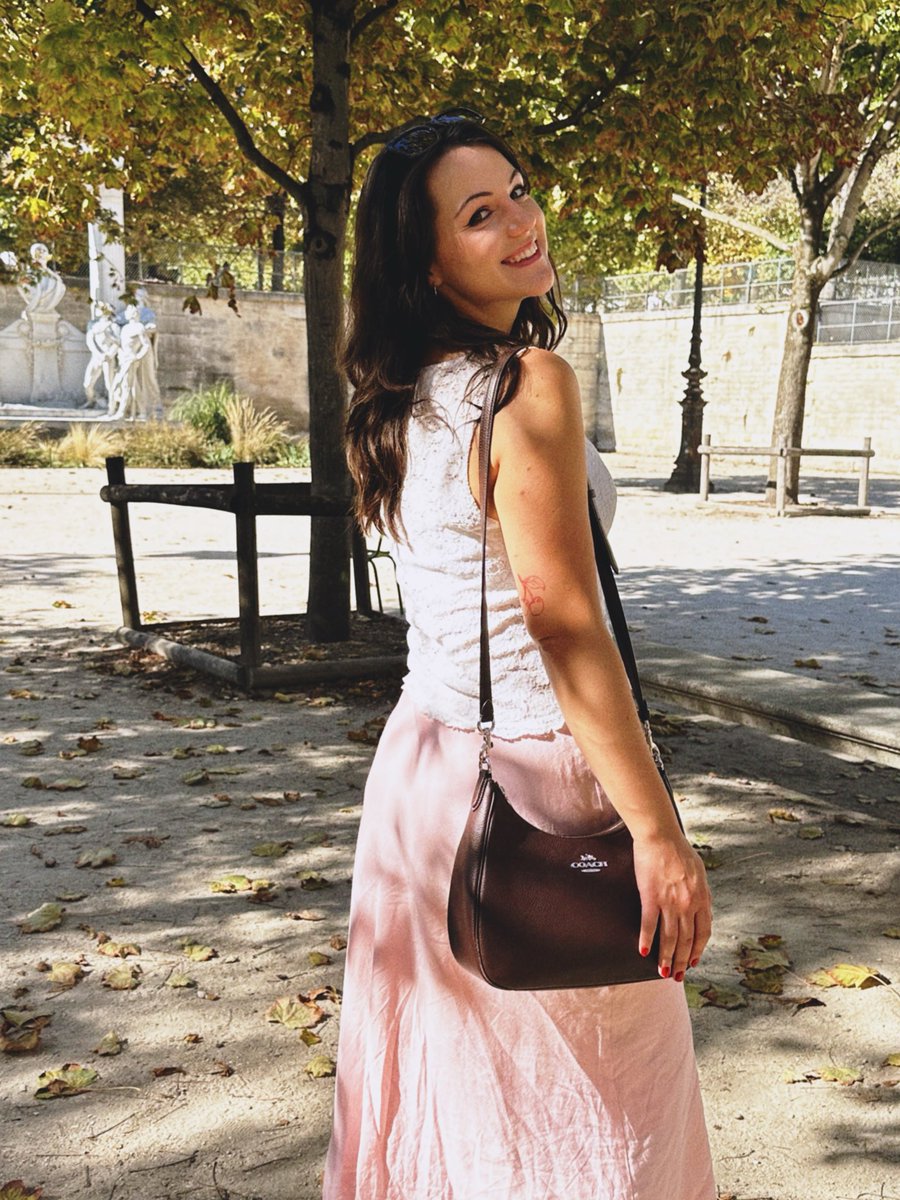 lularobs's tweet image. autumn in paris 🍂🌾🥀