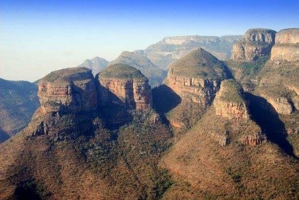 susanlett5's tweet image. #Buonasera ... 🌹 
        🐘🦒🐒 

Non dovrebbe mai mancare il desiderio di #viaggiare ...✈️🪂 

22 giorni on the road in     #SudAfrica🇿🇦 “
da Johannesburg a #Mpumalanga Provence , esattamente al Blyde River Canyon.
3 giorni safari nella savana del
#KrugerPark con i mitici “big