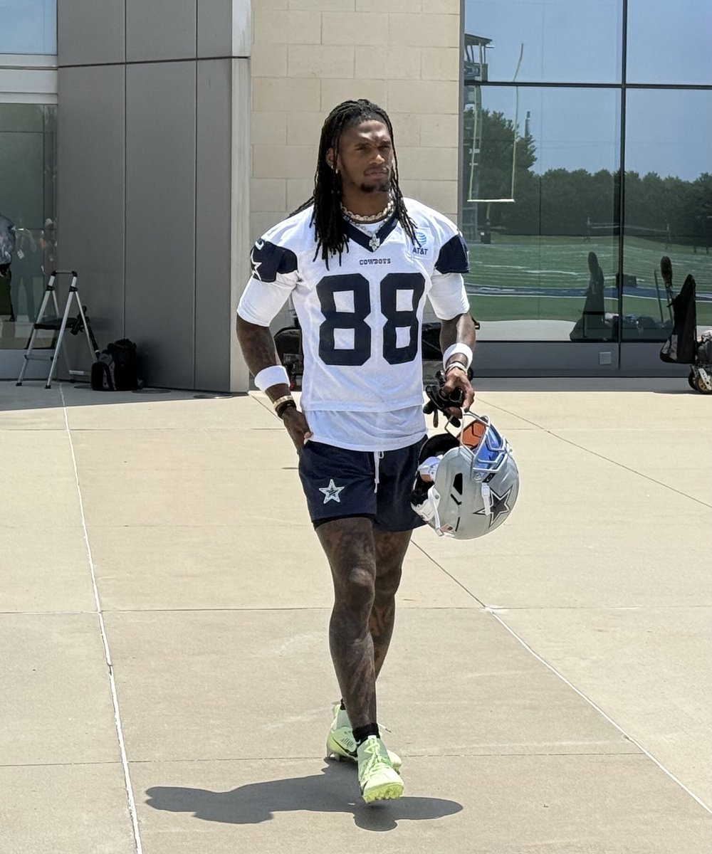 #Cowboys WR CeeDee Lamb suffered a high left ankle sprain on his only touch in Sunday’s loss to the Bears and is expected to miss the next 3-4 weeks, per source.