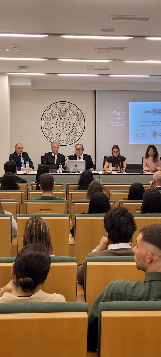 En <a href="/ica_leon/">ICA de Leon</a> hemos inaugurado una nueva edición del Master de Acceso a la Abogacía y Procura que se imparte conjuntamente con <a href="/unileon/">Universidad de León</a> y Colegio de Procuradores de León. Nuestra compañera y Vicedecana <a href="/FrauFra/">LAURA FRA 💚</a> ha ejercido de madrina de la promoción.