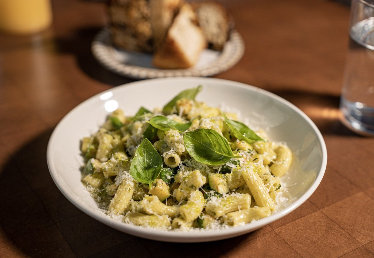 ✨ Midday magic at its finest. ✨
Our Maccheroni—housemade pasta with chicken, zucchini, vibrant pesto, Pecorino, and a touch of lemon—is only available at lunch and brunch. Light yet decadent, and best enjoyed with your favorite bar seat (or a table booked on Resy). 🍋🍝