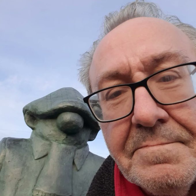 PaulBrazill's tweet photo. #mytownmonday #andycapp #hartlepool : With Andy Capp at Hartlepool Headland , by @PaulBrazill https://t.co/HXEncVYt4v https://t.co/VcICKiPc8D