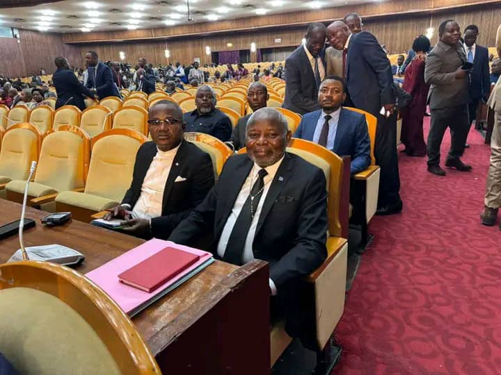 Après la démission du Pdt <a href="/VitalKamerhe1/">Vital Kamerhe</a>, il s'est installé avec son fils bien-aimé hon <a href="/kazyteriko/">kazyteriko kenda</a> kenda. La loyauté ne se dit pas, elle se prouve quand tu n'as rien à donner.
Biso tozo na sima na bino ✊✅
<a href="/AgapaoDaniel/">AGAPAO DANIEL</a> <a href="/BillyKambale1/">Billy Kambale</a> <a href="/GaborienM/">Hon Gaborian Mboma kumeza</a> <a href="/01Vitalvie/">VitalVi Ngenze</a>