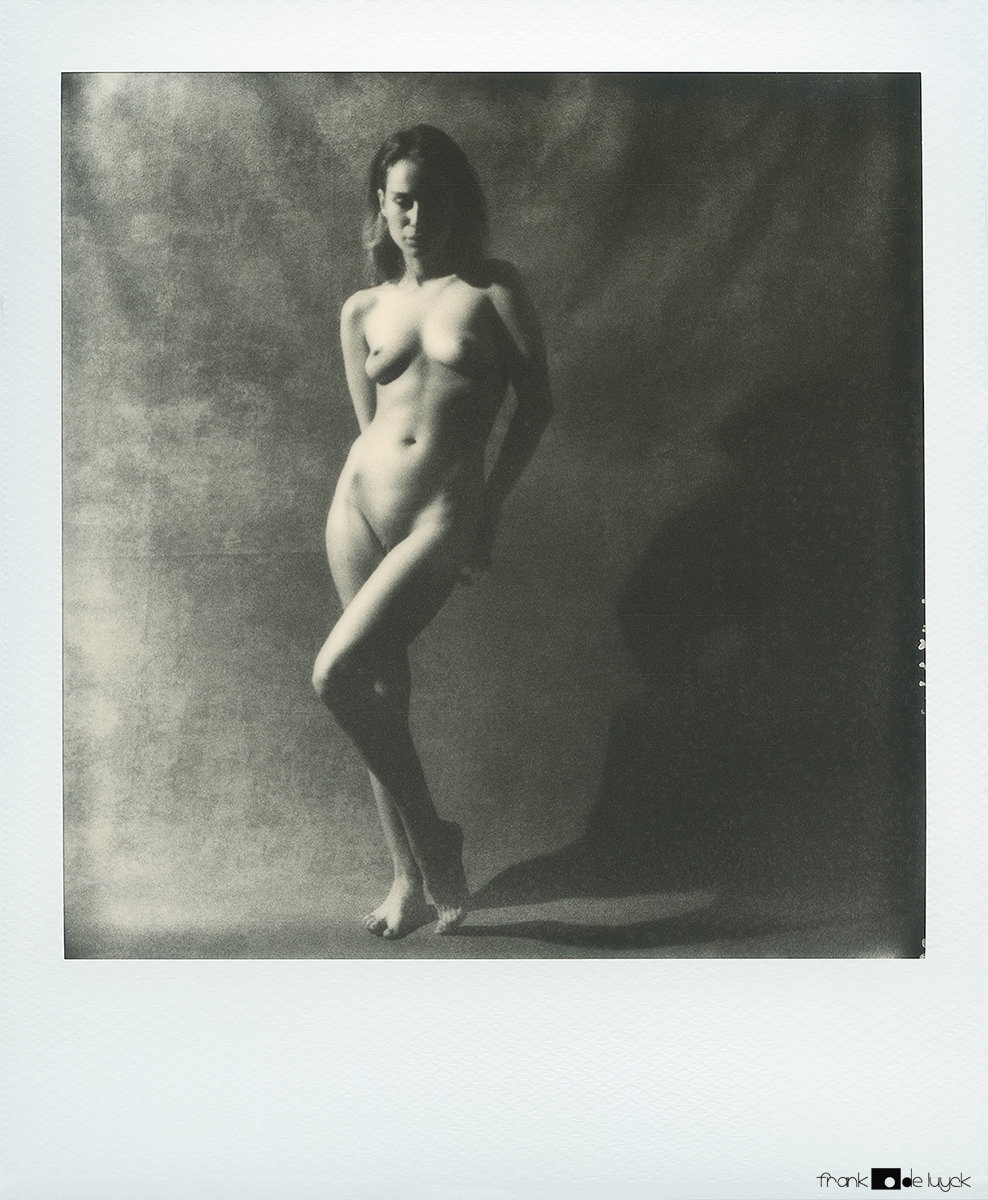 FrankDeLuyck's tweet photo. High contrast series with Pauline Pastel #paulinepastel #modelshoot #high #contrast #art #series #beauty #mintcamera #slr670 #instantfilm #polaroidoriginals #blackandwhite #portrait #polaroid https://t.co/17KdgcTZcy