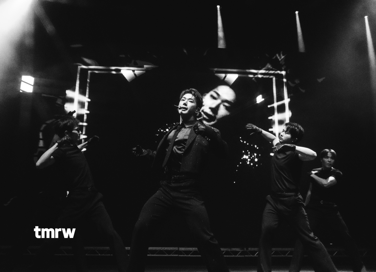 From the first note of “Better Than Me” to the intimate, spine-tingling hush of “Stranger,” K-pop star WONHO’s Stay Awake tour in Europe saw an artist in full: singer, songwriter, performer, storyteller. 
tmrwmagazine.com/en/news/wonho-…
At London’s Shepherd’s Bush Empire, the