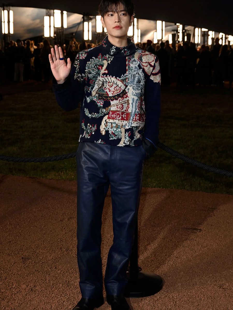 realskzoo's tweet photo. Seungmin vía Elle Taiwan ✨️

BLUEMING SEUNGMIN FOR BURBERRY
#SeungminxBurberry 
#SEUNGMINxLFW2025 https://t.co/vzkgUat00y