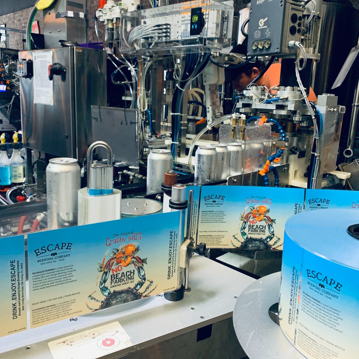 🍻🌊 Have you tried our Crabby Bill's No Beach Parking? It's our very own Citrus Wheat Beer! 🍋✨ 

#CrabbyBills #NoBeachParking #CitrusWheatBeer #CraftBeer #Cheers #EscapeBrewingCo #CrabbyBillsFamilyBrands