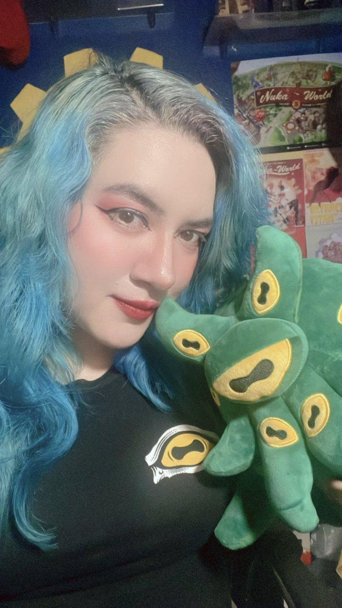 Tengan un lindo lunes Polilloso (🔴v🔴), Hermaeus Mora y yo vamos en match de ropa 💖 🐙 
.
#fallout #fallout76 #falloutcollection #falloutaddict #fallout76ers #falloutcommunity #mothman #happymothmanmonday #bethesda #videogames #collector #theelderscrolls #theelderscrollsonline